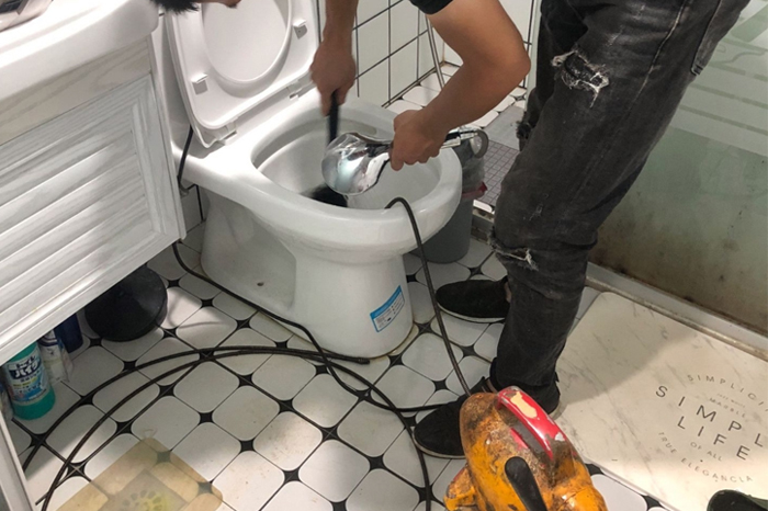 九龙坡马桶堵塞自己疏通还是找师傅?专业上门服务让你省时更省心